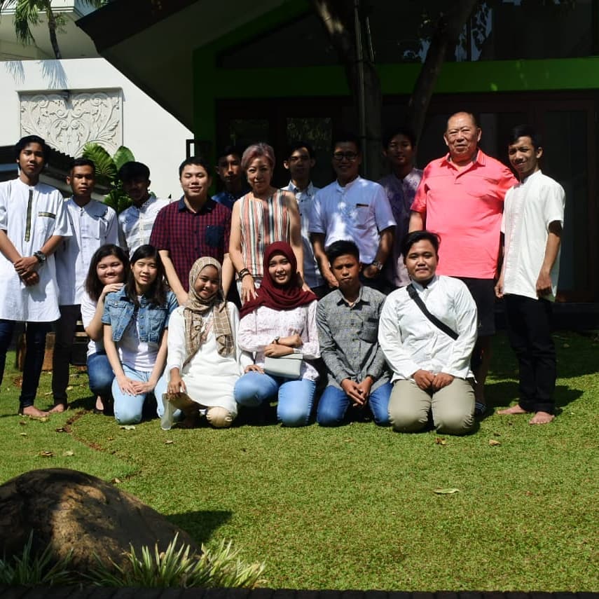 Open House ke 2 Suasana kebersamaan dan diskusi yang inspiratif di acara open house kami hari ini. Terima kasih Bapak dan Ibu Tossin.