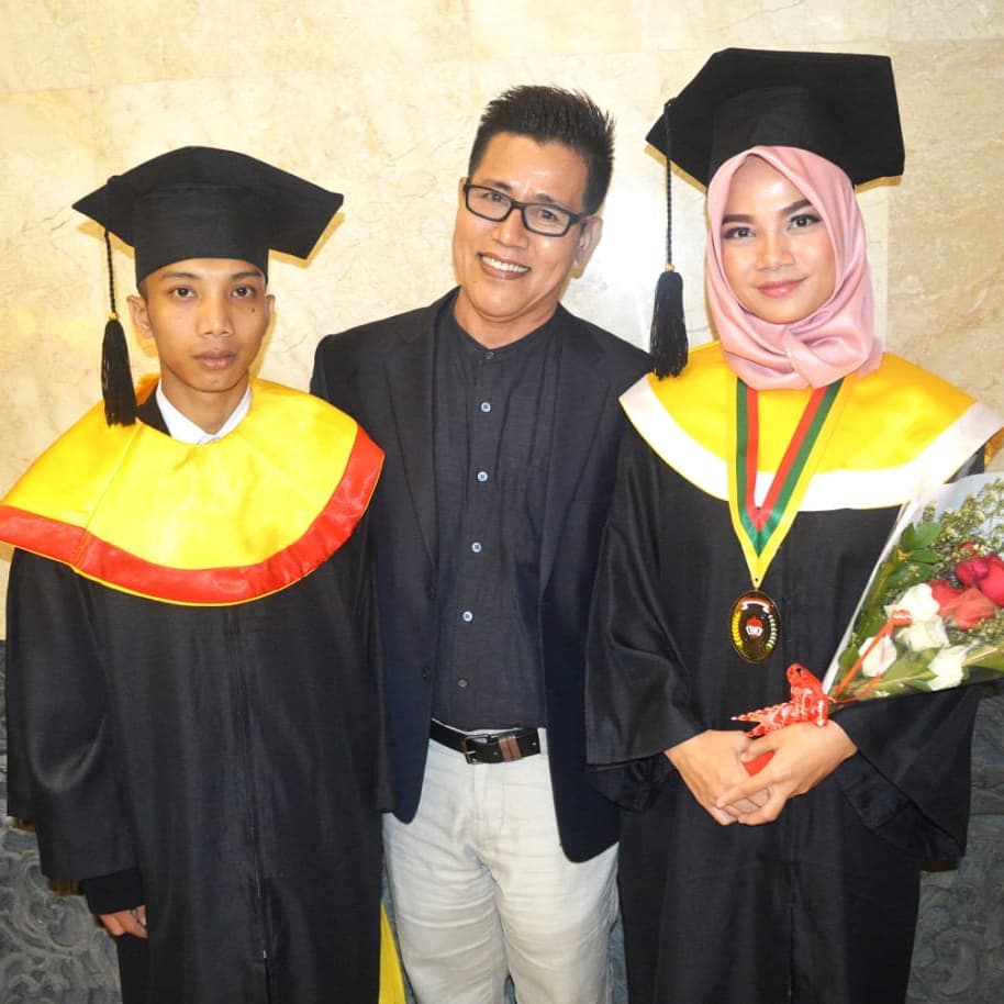 Selamat atas kelulusan Sarjana Hukum dan Sarjana Manajemen Universitas Jayabaya. Tahun 2015-2019 Gelar sarjana adalah bukti bahwa kami bisa berkomitmen pada sesuatu selama bertahun-tahun dan itu adalah skill terhebat yang kami dapat.
